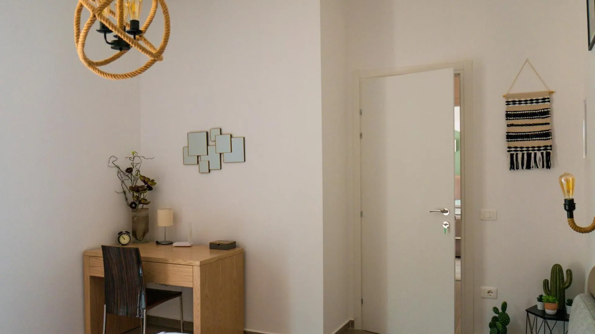Luxurious Attic Apartment Tragjas